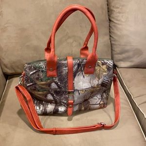 Conceal carry camo purse